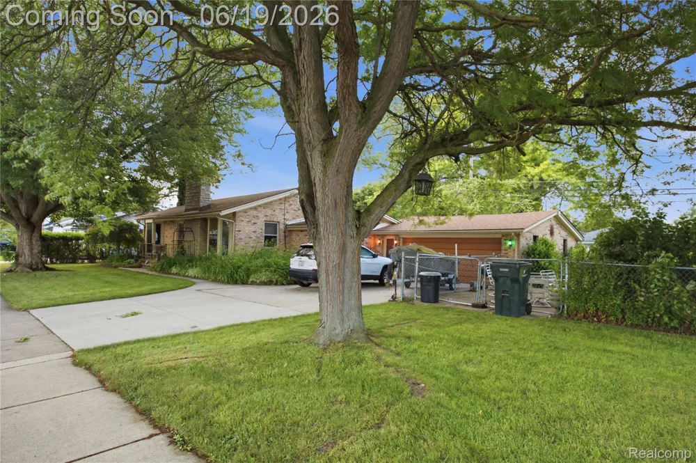 21211 Ardmore Park Drive St Clair Shores City, MI 48081