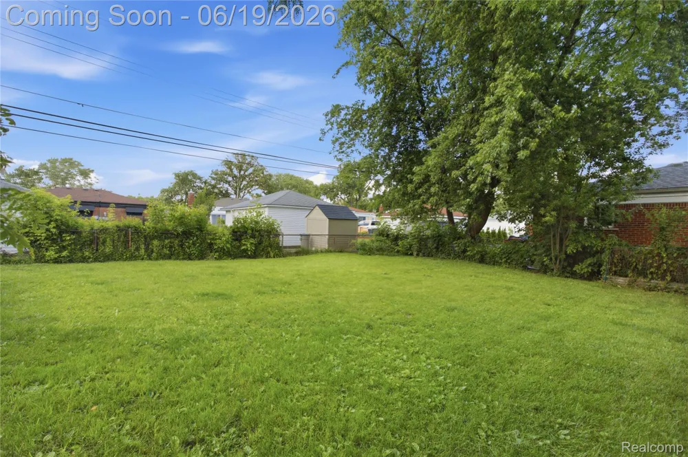 21211 Ardmore Park Drive St Clair Shores City, MI 48081