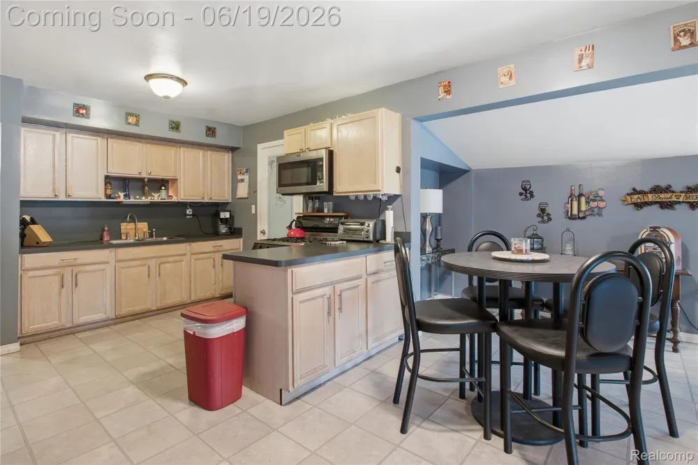 21211 Ardmore Park Drive St Clair Shores City, MI 48081