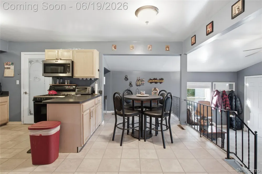 21211 Ardmore Park Drive St Clair Shores City, MI 48081