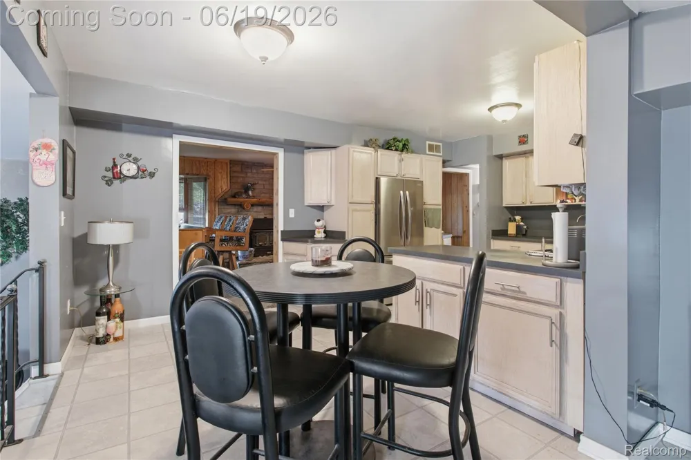 21211 Ardmore Park Drive St Clair Shores City, MI 48081