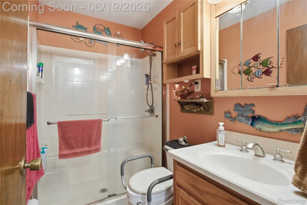 21211 Ardmore Park Drive St Clair Shores City, MI 48081