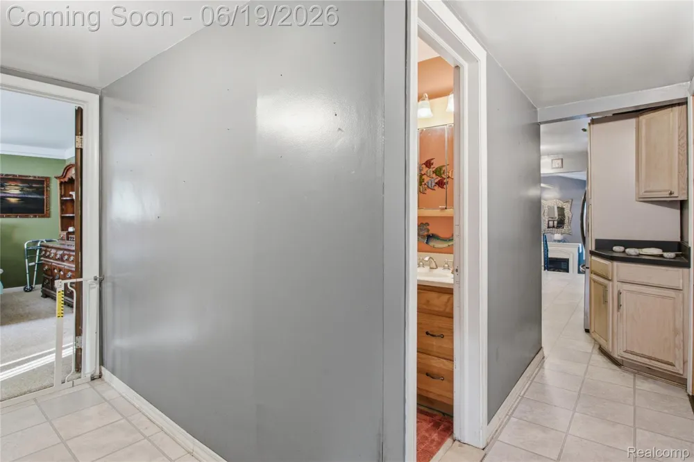 21211 Ardmore Park Drive St Clair Shores City, MI 48081