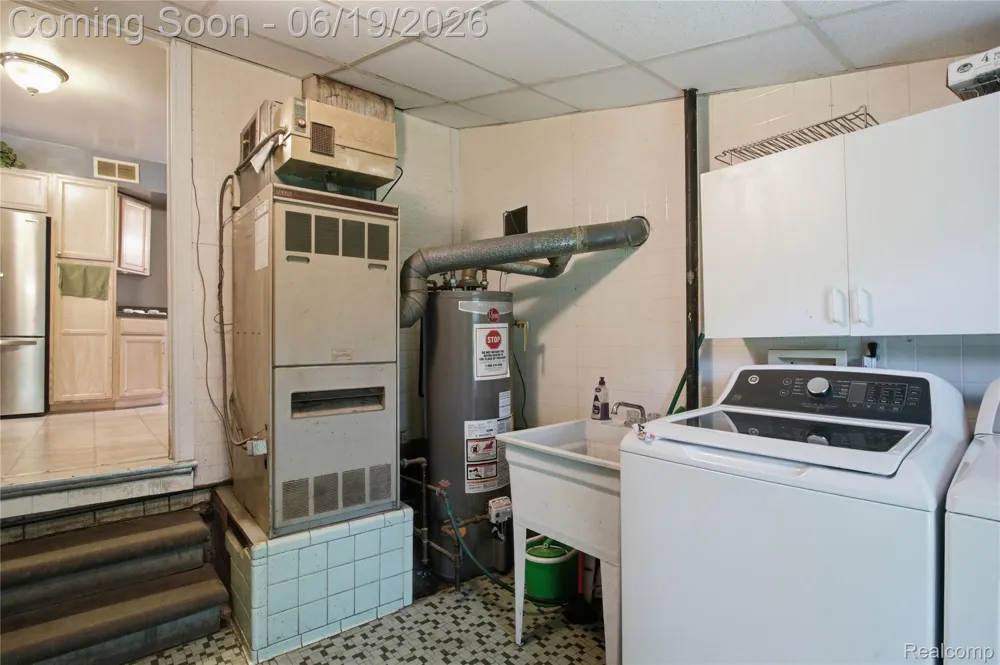21211 Ardmore Park Drive St Clair Shores City, MI 48081