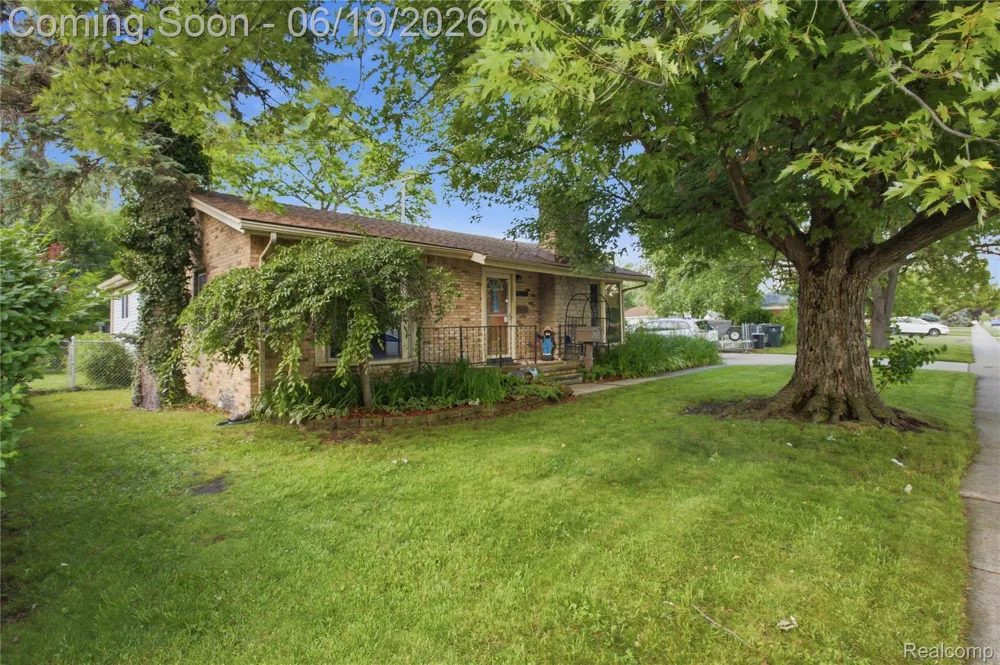 21211 Ardmore Park Drive St Clair Shores City, MI 48081