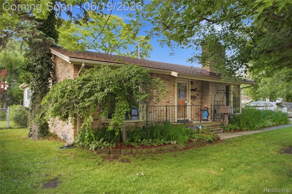 21211 Ardmore Park Drive St Clair Shores City, MI 48081