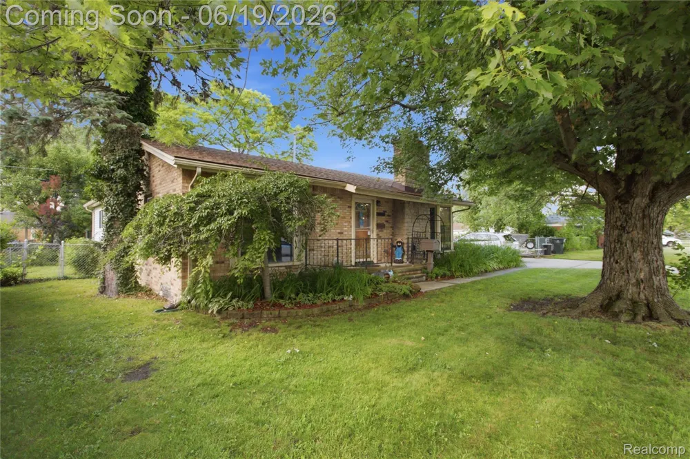 21211 Ardmore Park Drive St Clair Shores City, MI 48081