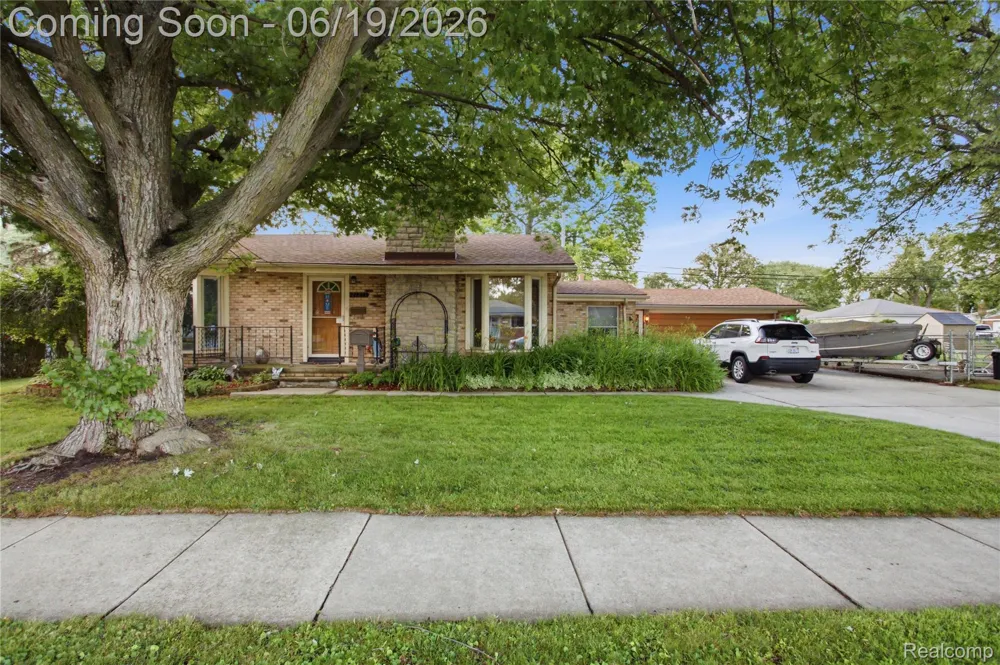 21211 Ardmore Park Drive St Clair Shores City, MI 48081