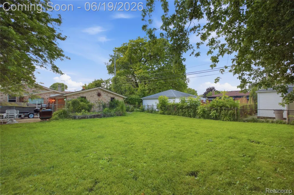21211 Ardmore Park Drive St Clair Shores City, MI 48081