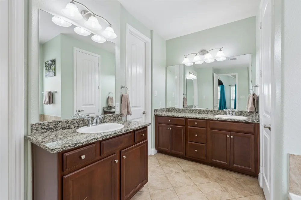 1374 Sandhurst Drive Roanoke, TX 76262