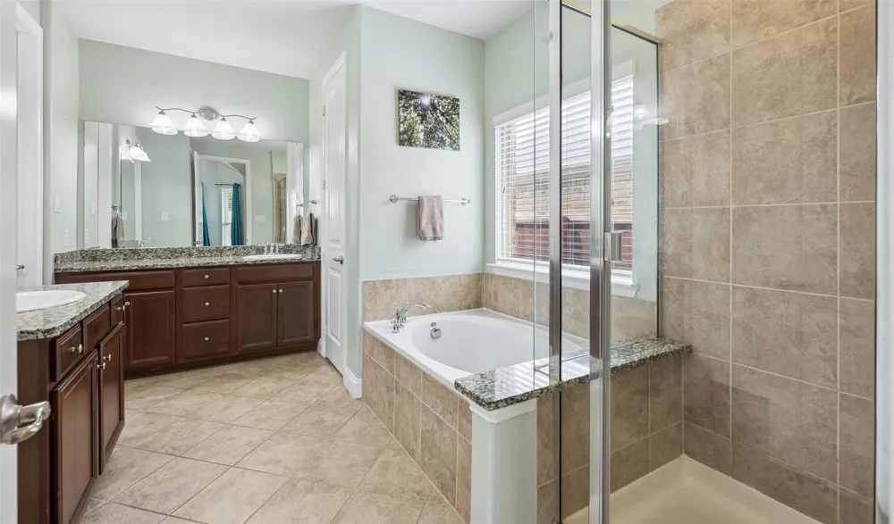 1374 Sandhurst Drive Roanoke, TX 76262