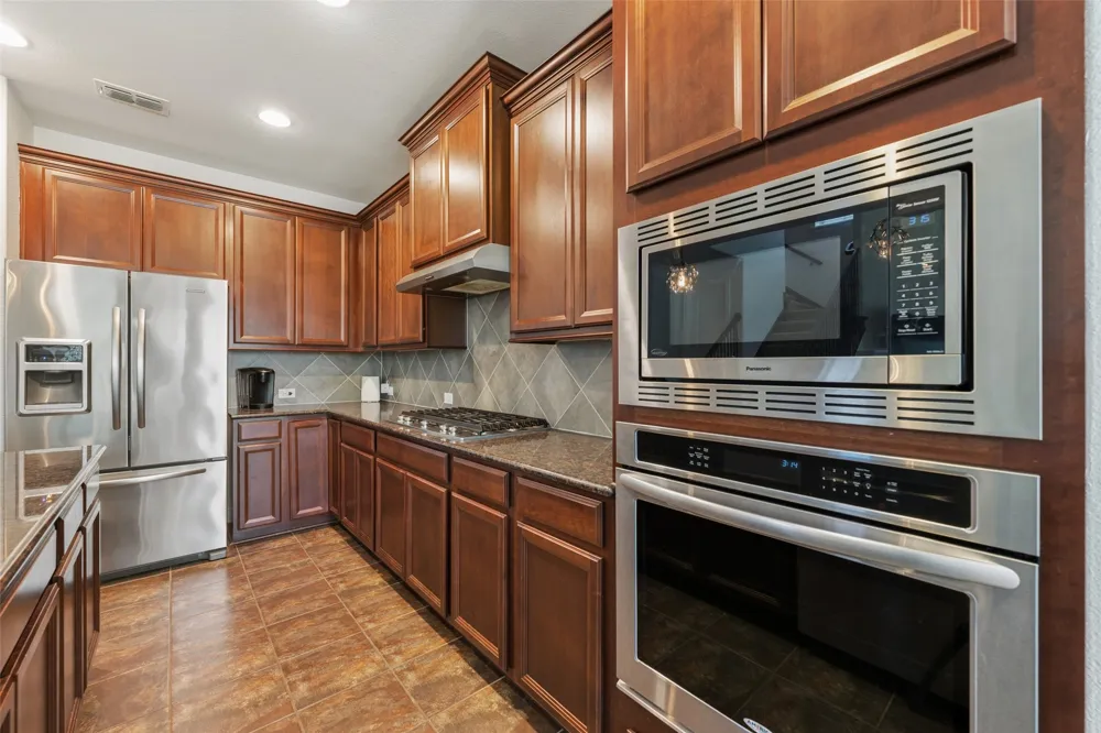 1374 Sandhurst Drive Roanoke, TX 76262
