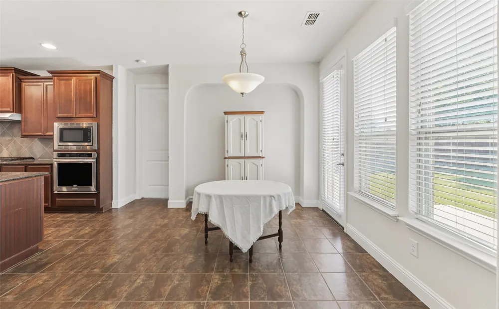 1374 Sandhurst Drive Roanoke, TX 76262