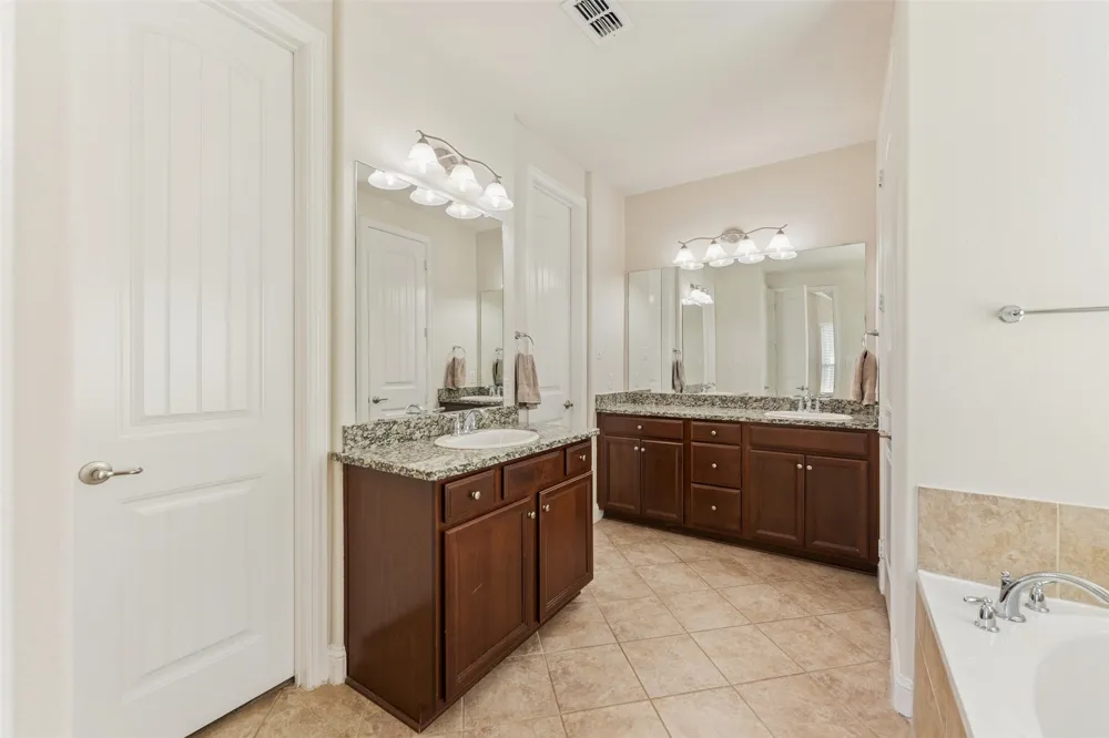 1374 Sandhurst Drive Roanoke, TX 76262