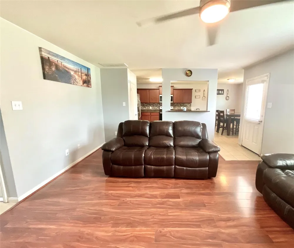 2522 Tracy Lane Highlands, TX 77562