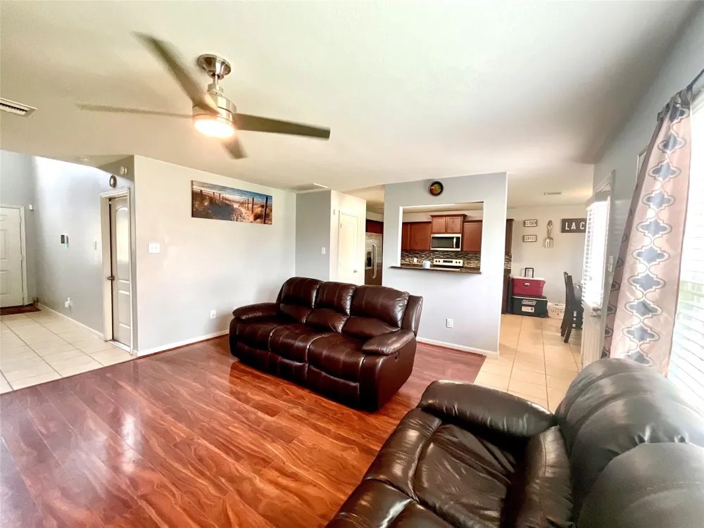 2522 Tracy Lane Highlands, TX 77562