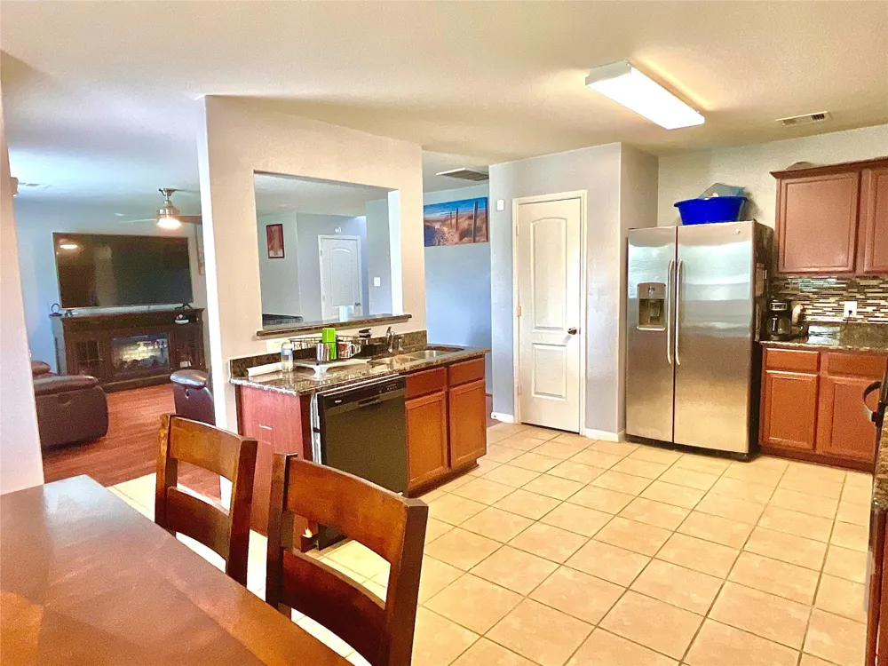 2522 Tracy Lane Highlands, TX 77562