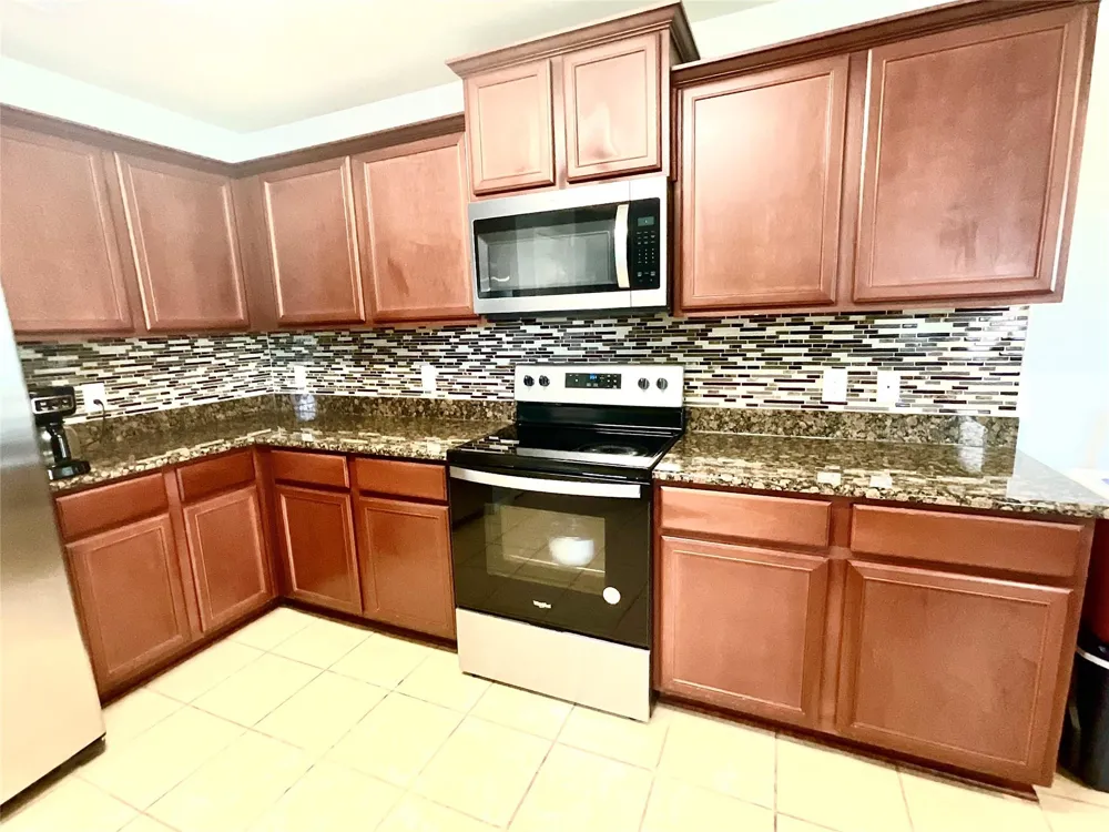 2522 Tracy Lane Highlands, TX 77562