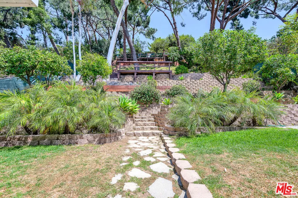 4076 Tropico Way Los Angeles, CA 90065
