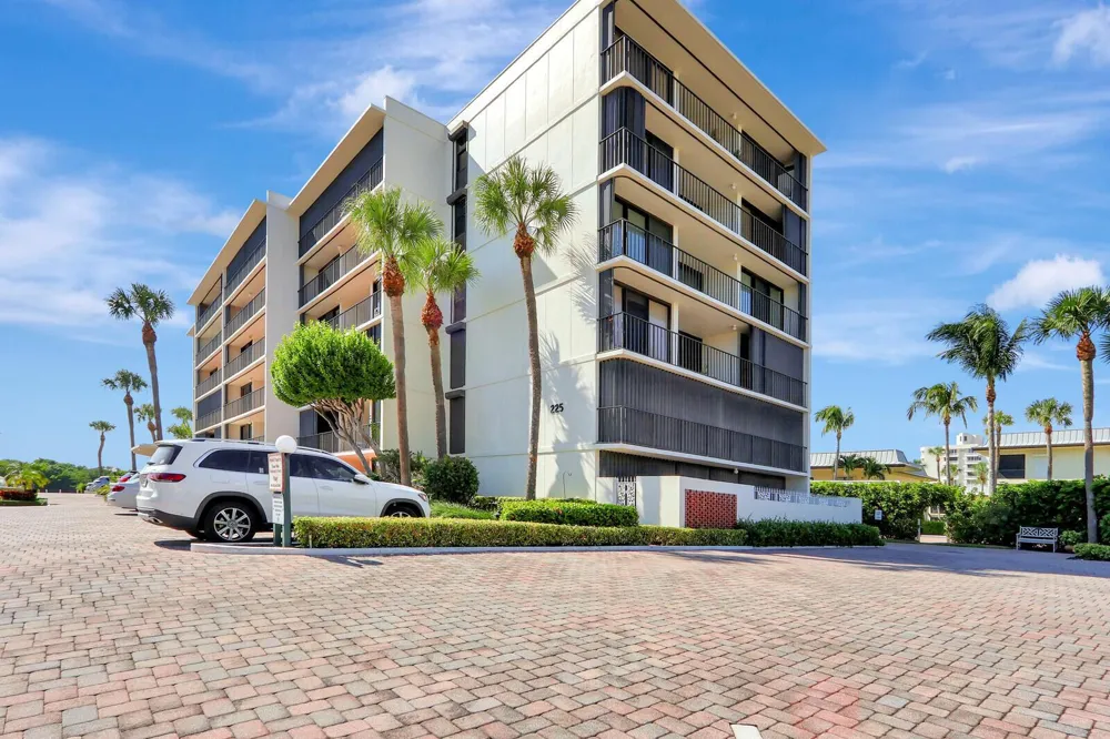 225 Beach Road #204 Tequesta, FL 33469
