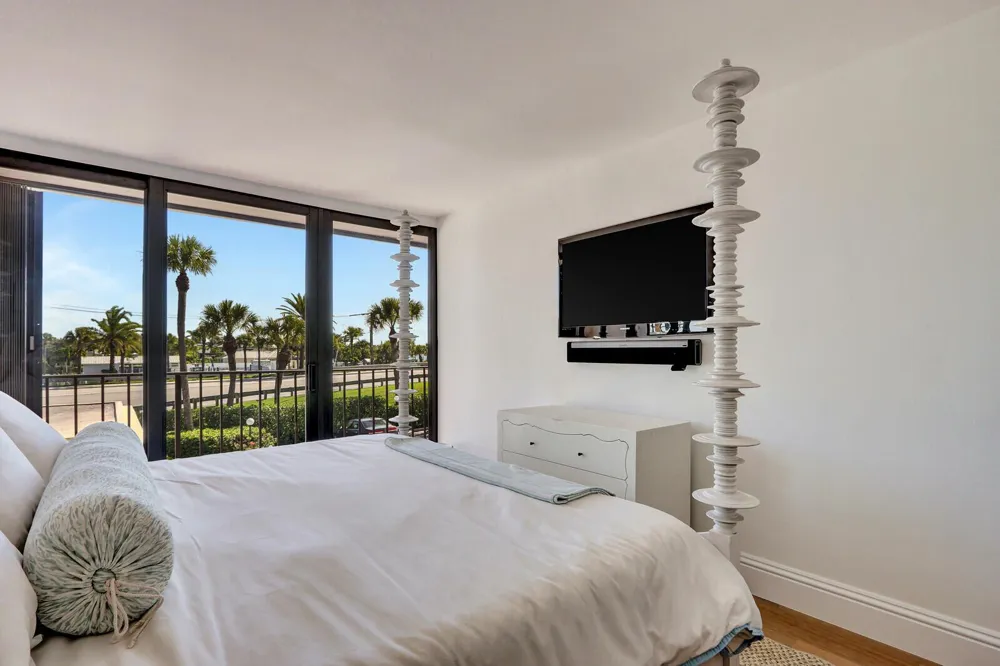 225 Beach Road #204 Tequesta, FL 33469