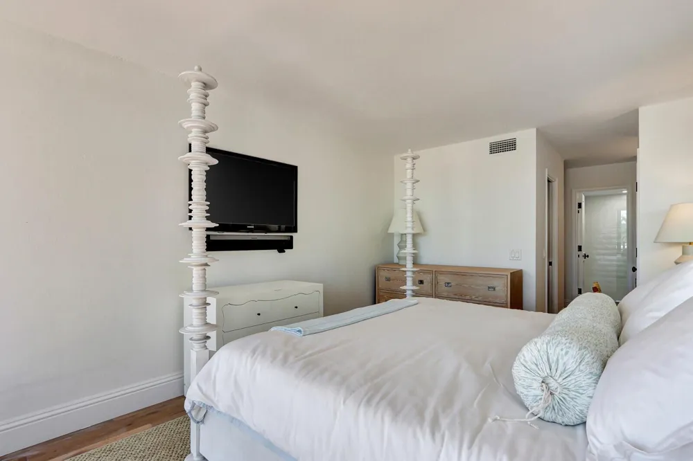 225 Beach Road #204 Tequesta, FL 33469