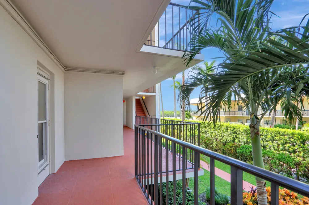 225 Beach Road #204 Tequesta, FL 33469