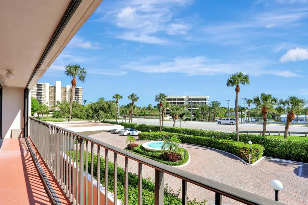 225 Beach Road #204 Tequesta, FL 33469