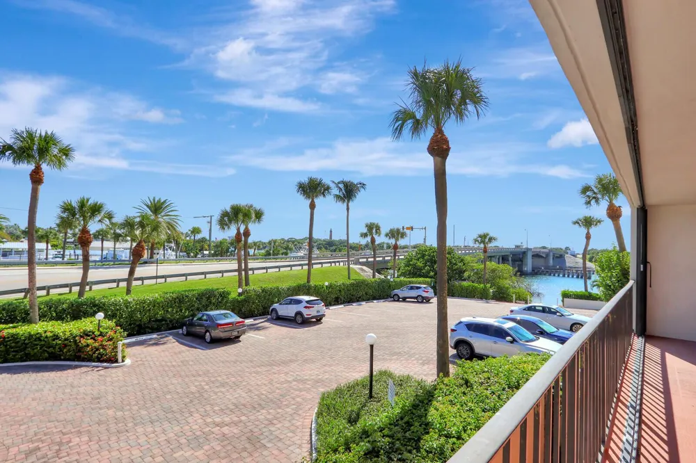 225 Beach Road #204 Tequesta, FL 33469