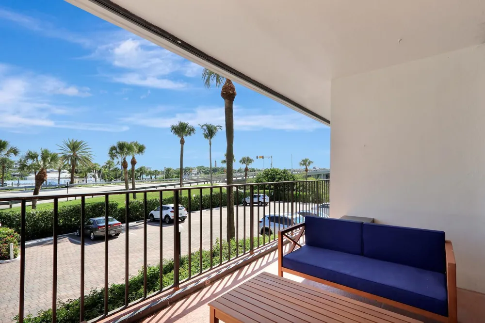 225 Beach Road #204 Tequesta, FL 33469