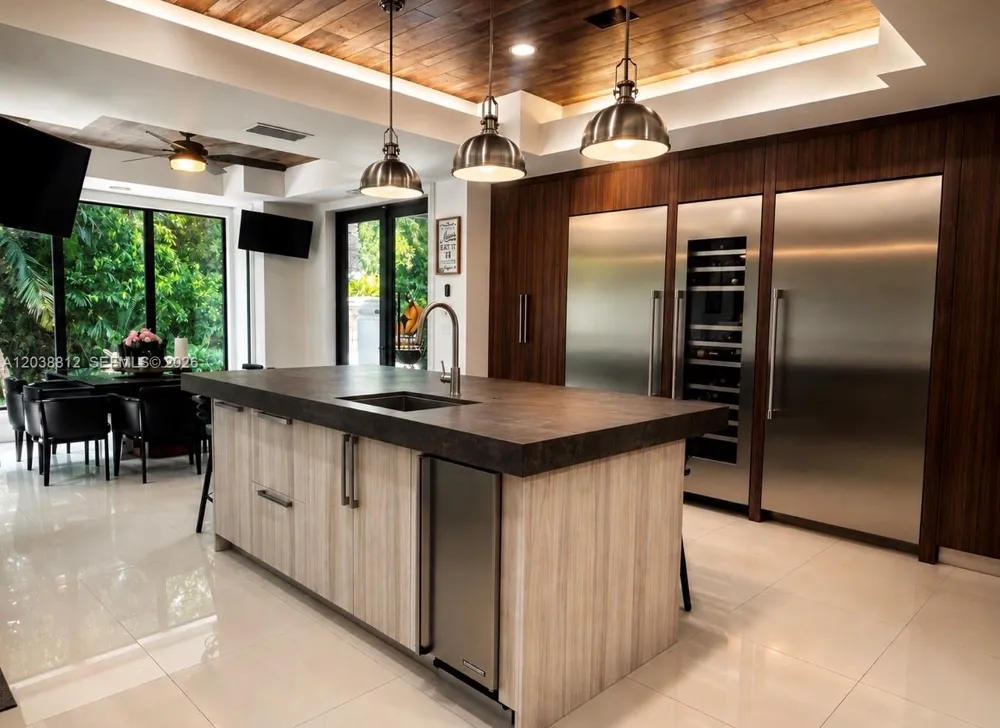 10395 SW 67th Ave Pinecrest, FL 33156