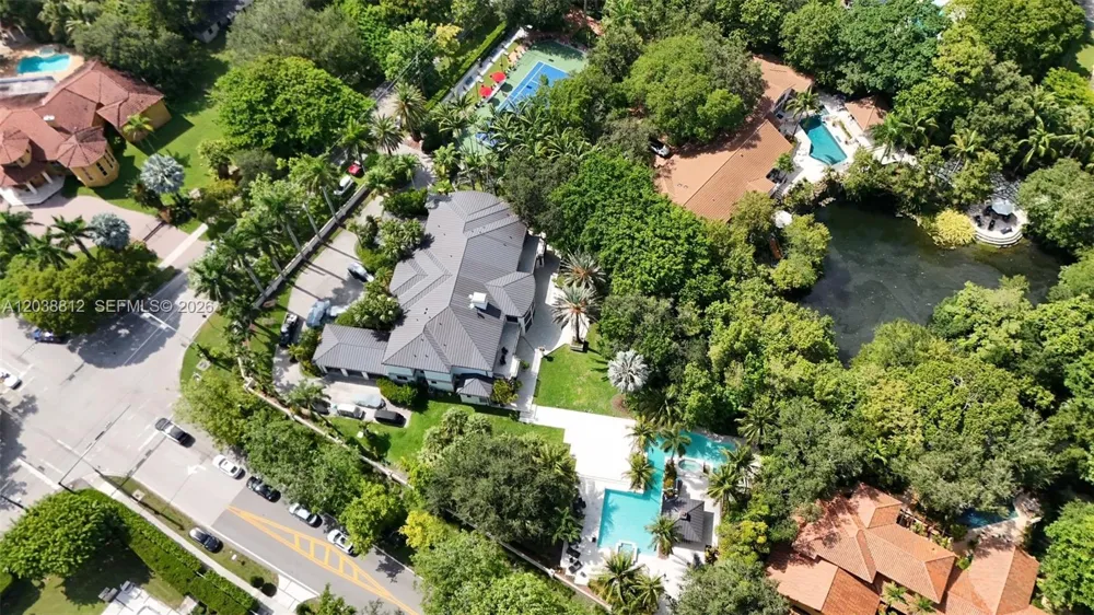 10395 SW 67th Ave Pinecrest, FL 33156