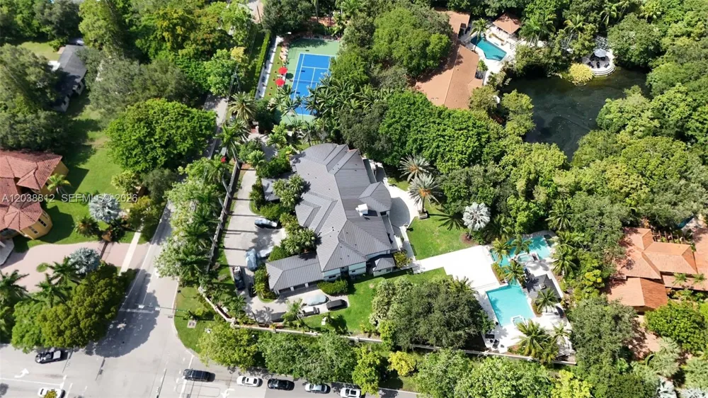 10395 SW 67th Ave Pinecrest, FL 33156