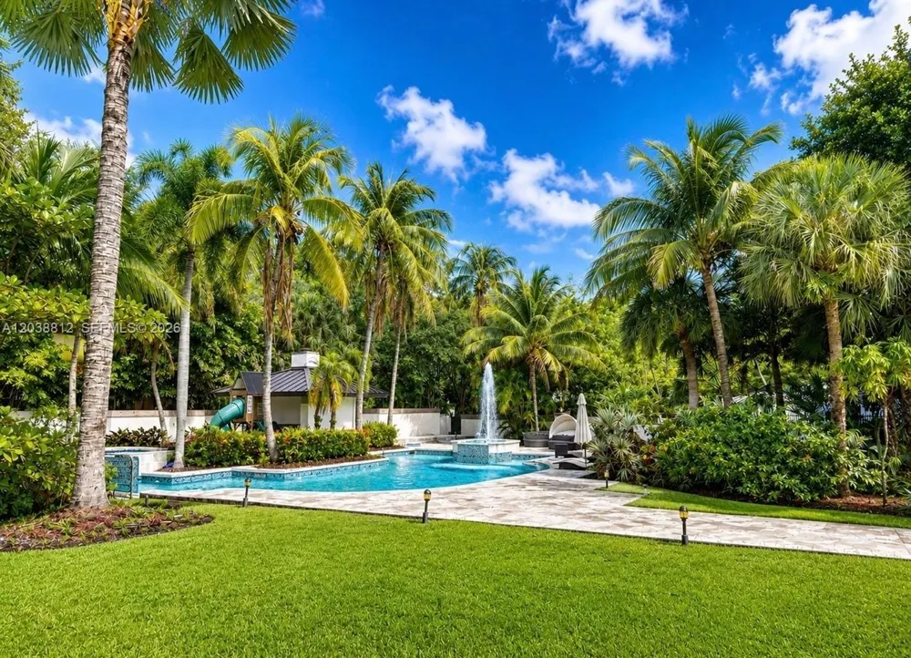 10395 SW 67th Ave Pinecrest, FL 33156