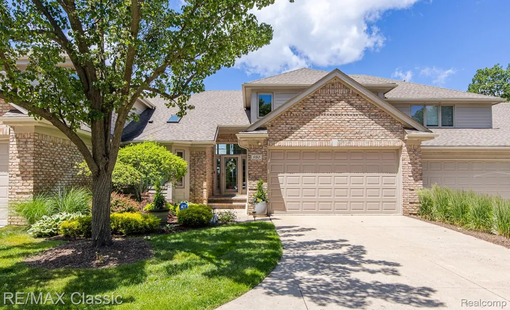 980 Sunset Drive Waterford Charter Township, MI 48328