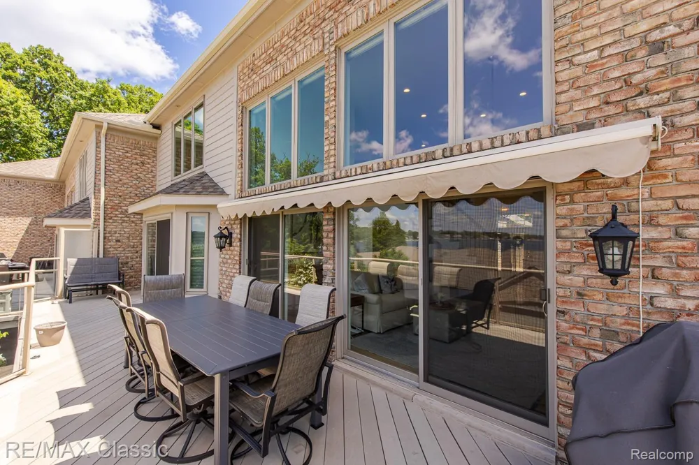 980 Sunset Drive Waterford Charter Township, MI 48328