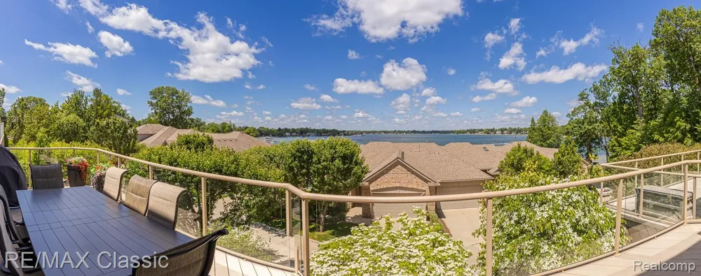 980 Sunset Drive Waterford Charter Township, MI 48328