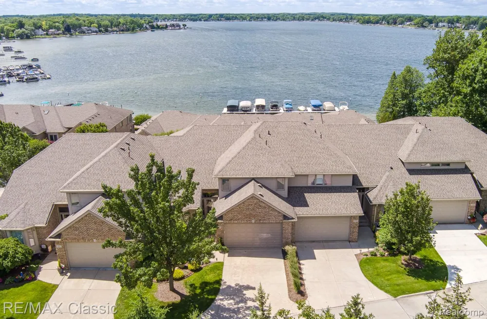 980 Sunset Drive Waterford Charter Township, MI 48328