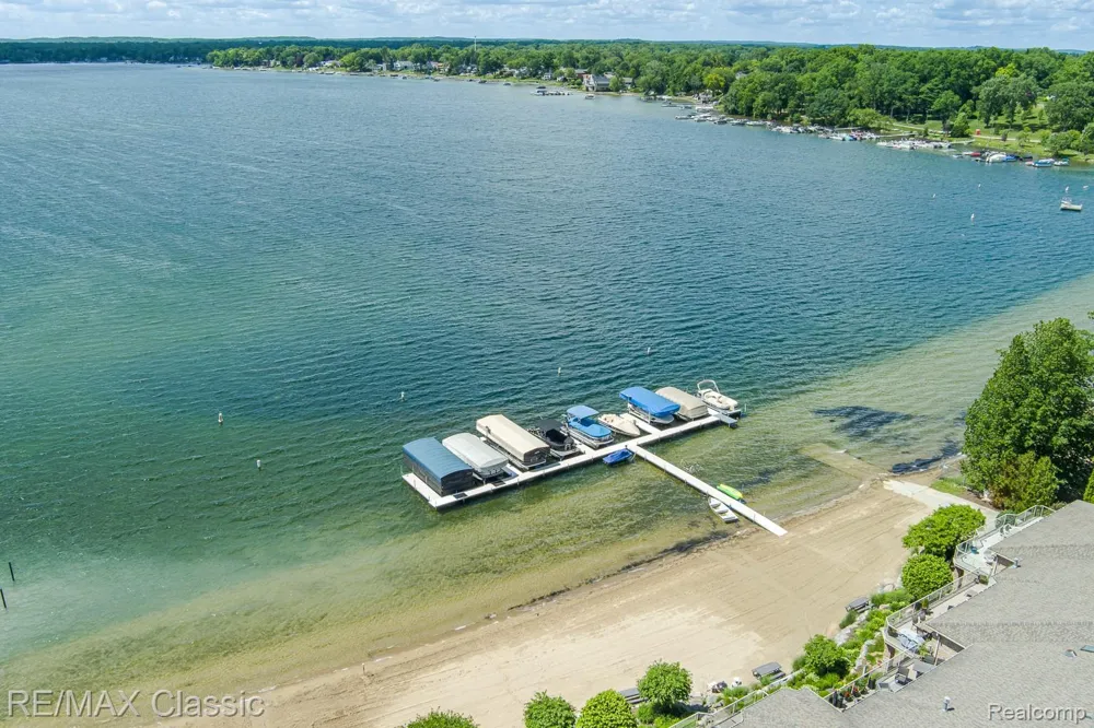 980 Sunset Drive Waterford Charter Township, MI 48328