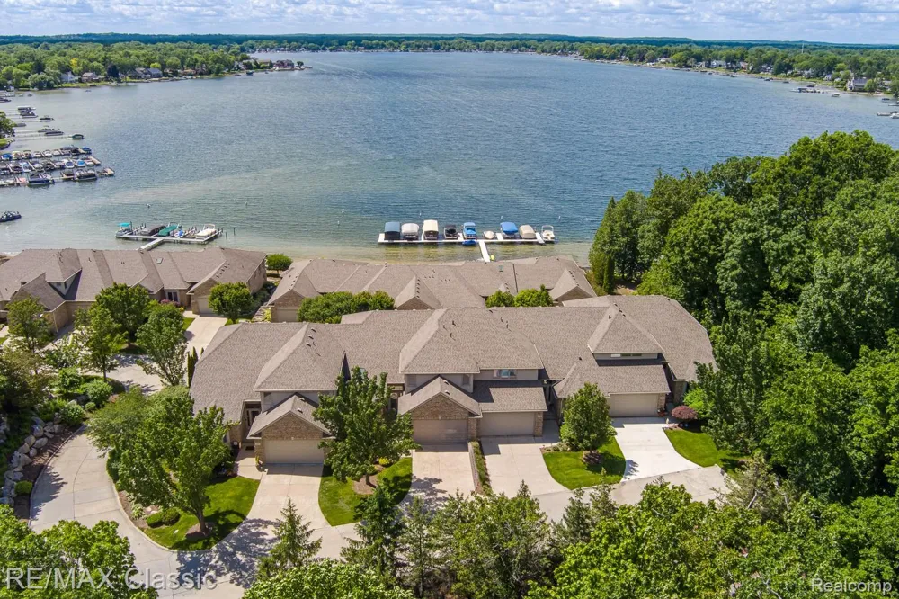 980 Sunset Drive Waterford Charter Township, MI 48328
