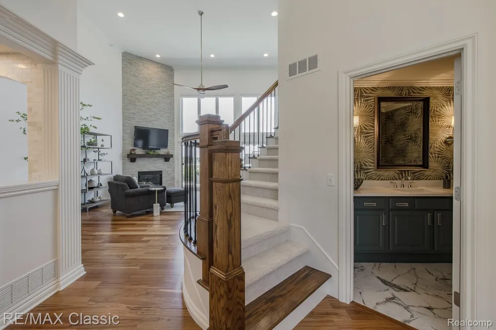 980 Sunset Drive Waterford Charter Township, MI 48328