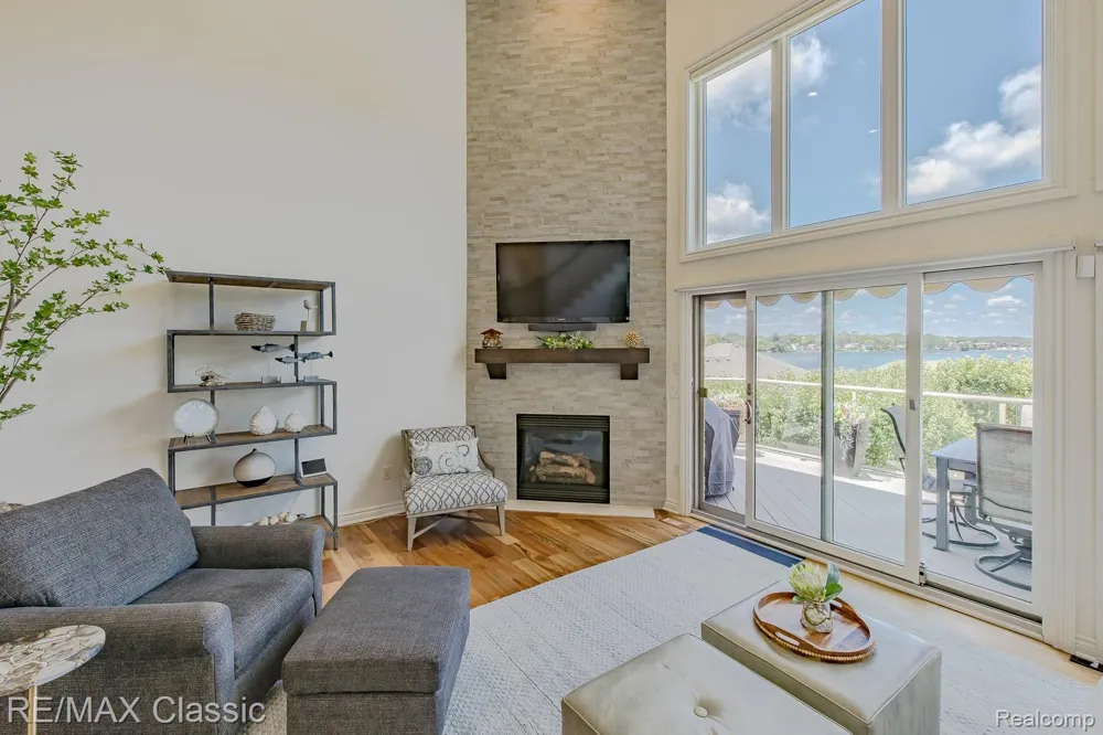 980 Sunset Drive Waterford Charter Township, MI 48328