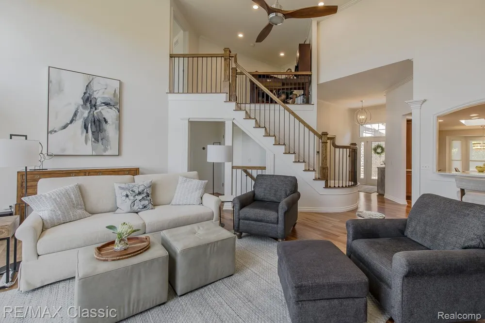 980 Sunset Drive Waterford Charter Township, MI 48328