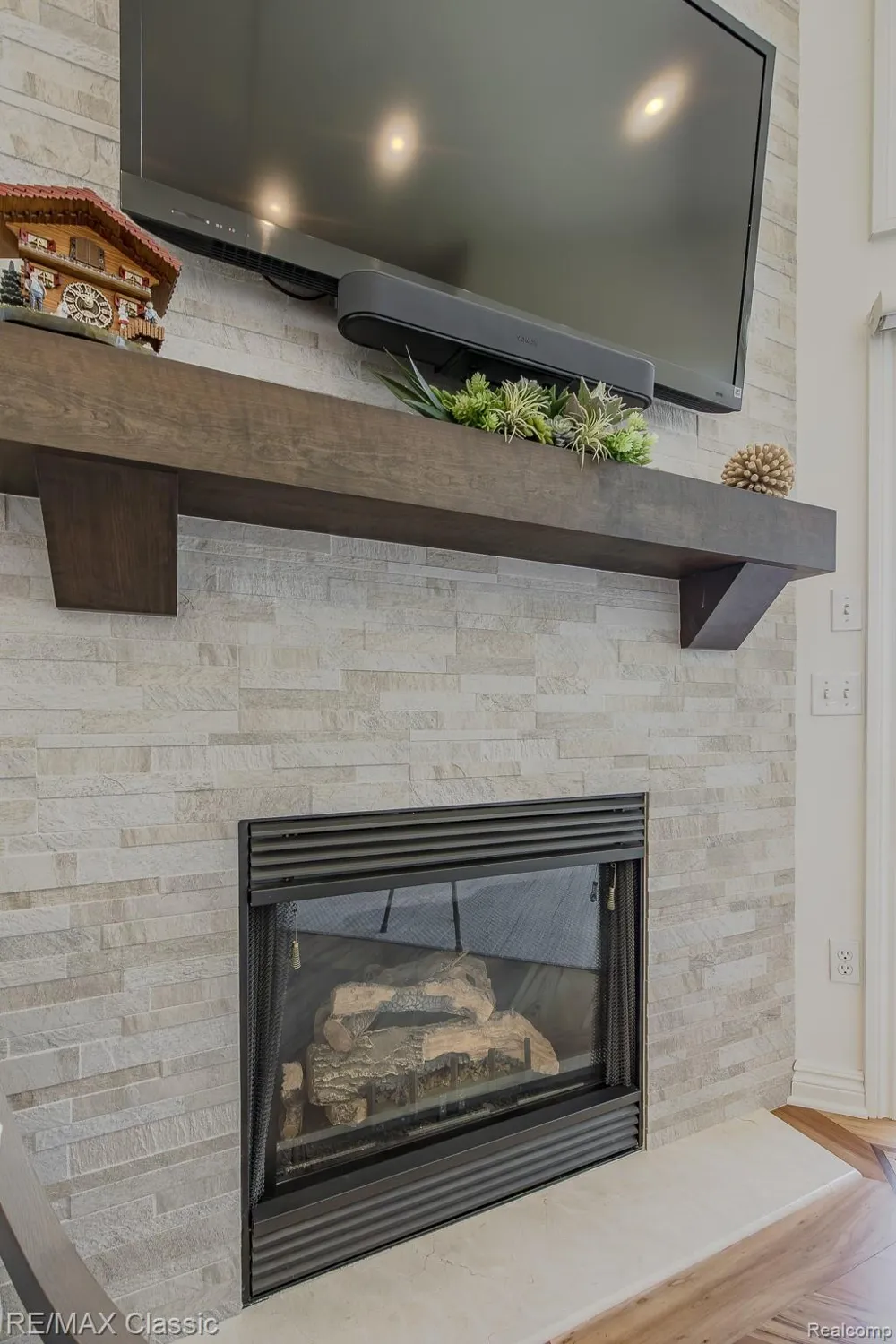 980 Sunset Drive Waterford Charter Township, MI 48328