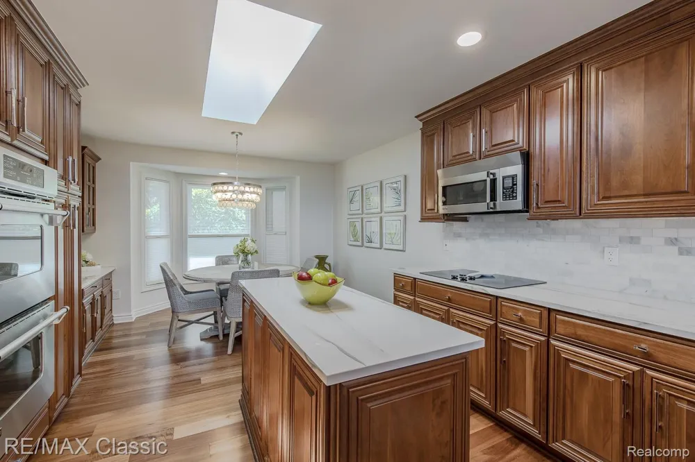 980 Sunset Drive Waterford Charter Township, MI 48328