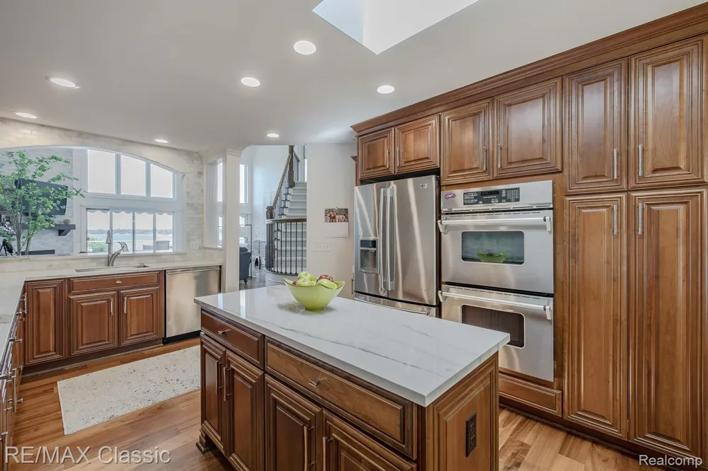 980 Sunset Drive Waterford Charter Township, MI 48328