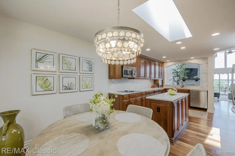 980 Sunset Drive Waterford Charter Township, MI 48328