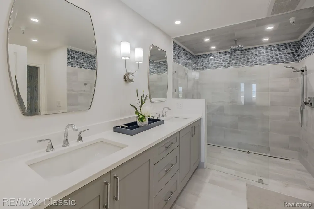 980 Sunset Drive Waterford Charter Township, MI 48328