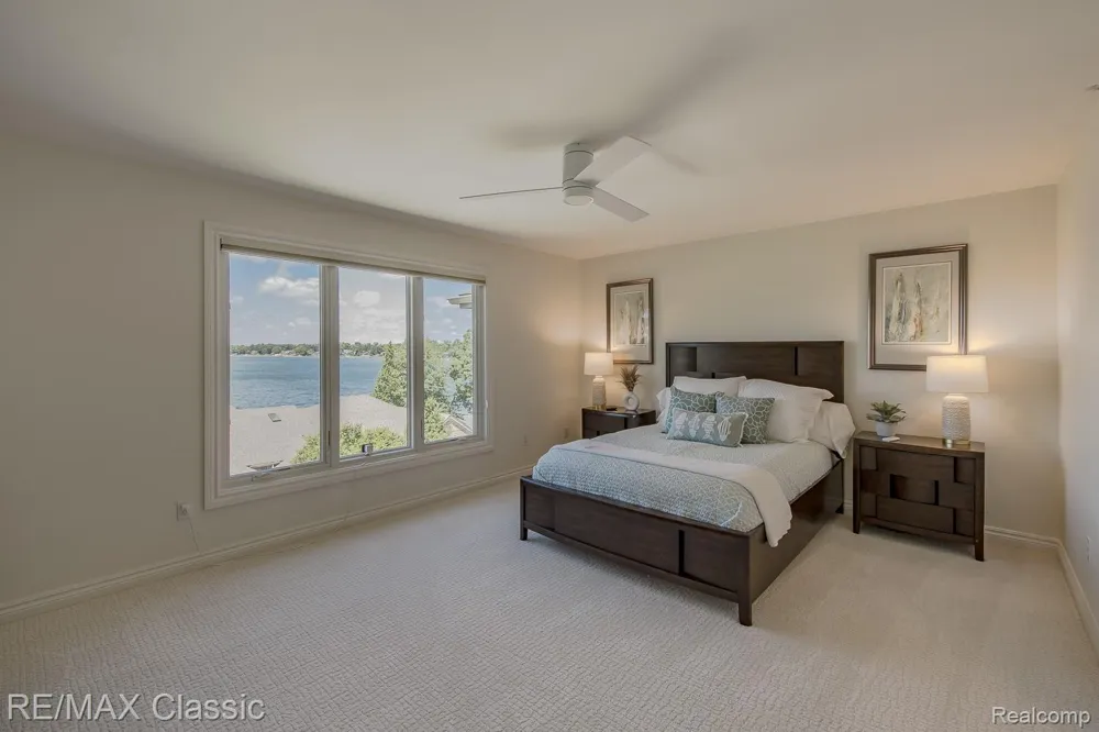 980 Sunset Drive Waterford Charter Township, MI 48328
