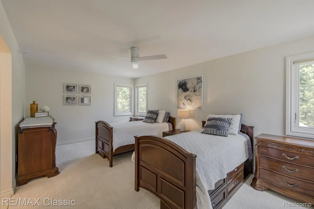 980 Sunset Drive Waterford Charter Township, MI 48328